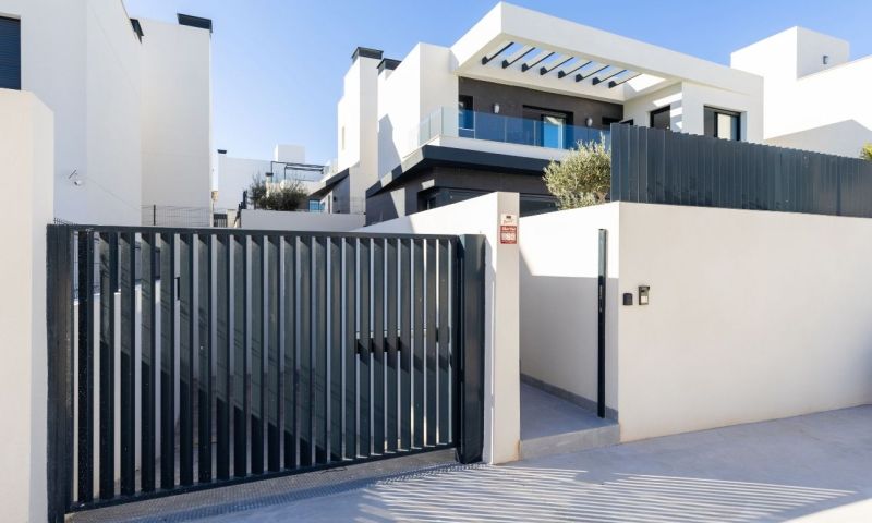 Master bedroom in villa for sale in Algorfa
