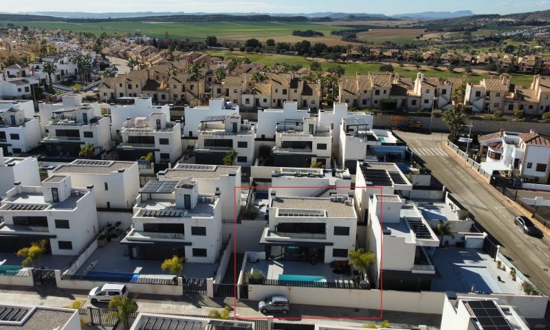 Modern Modern villa, brand new, only 1 week old 3-bedroom, 2-bathroom villa located in the prestigio