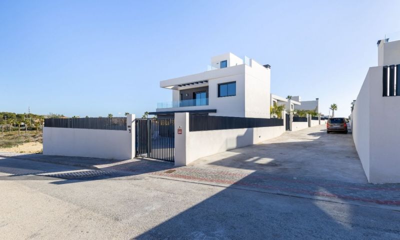 Garden in villa for sale in Algorfa