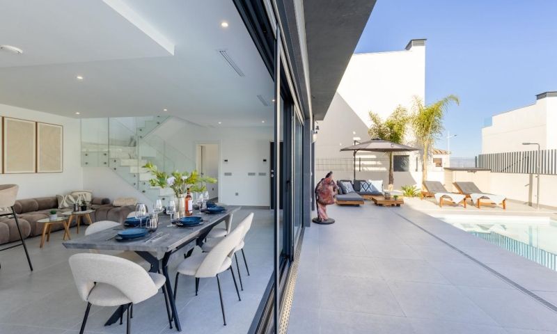 Bedroom in villa for sale in Algorfa