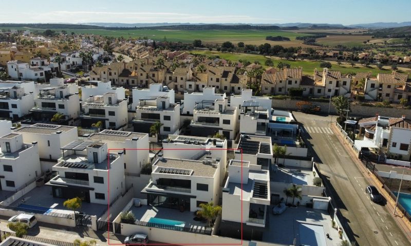 Modern Modern villa, brand new, only 1 week old 3-bedroom, 2-bathroom villa located in the prestigio
