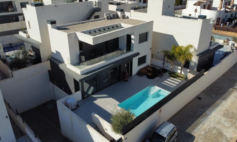 Garden in villa for sale in Algorfa