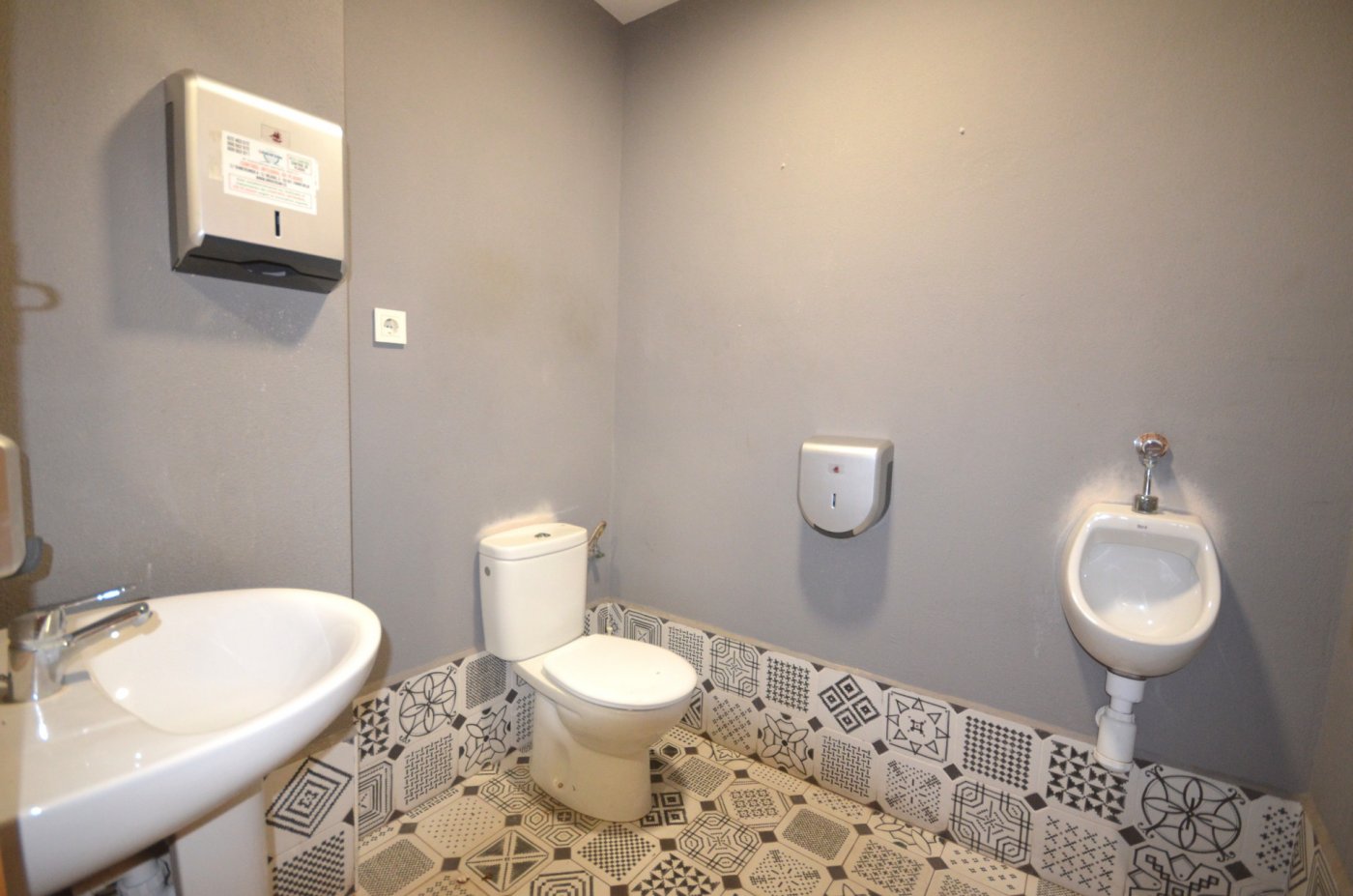 Bedroom in commercial for sale in Torrevieja