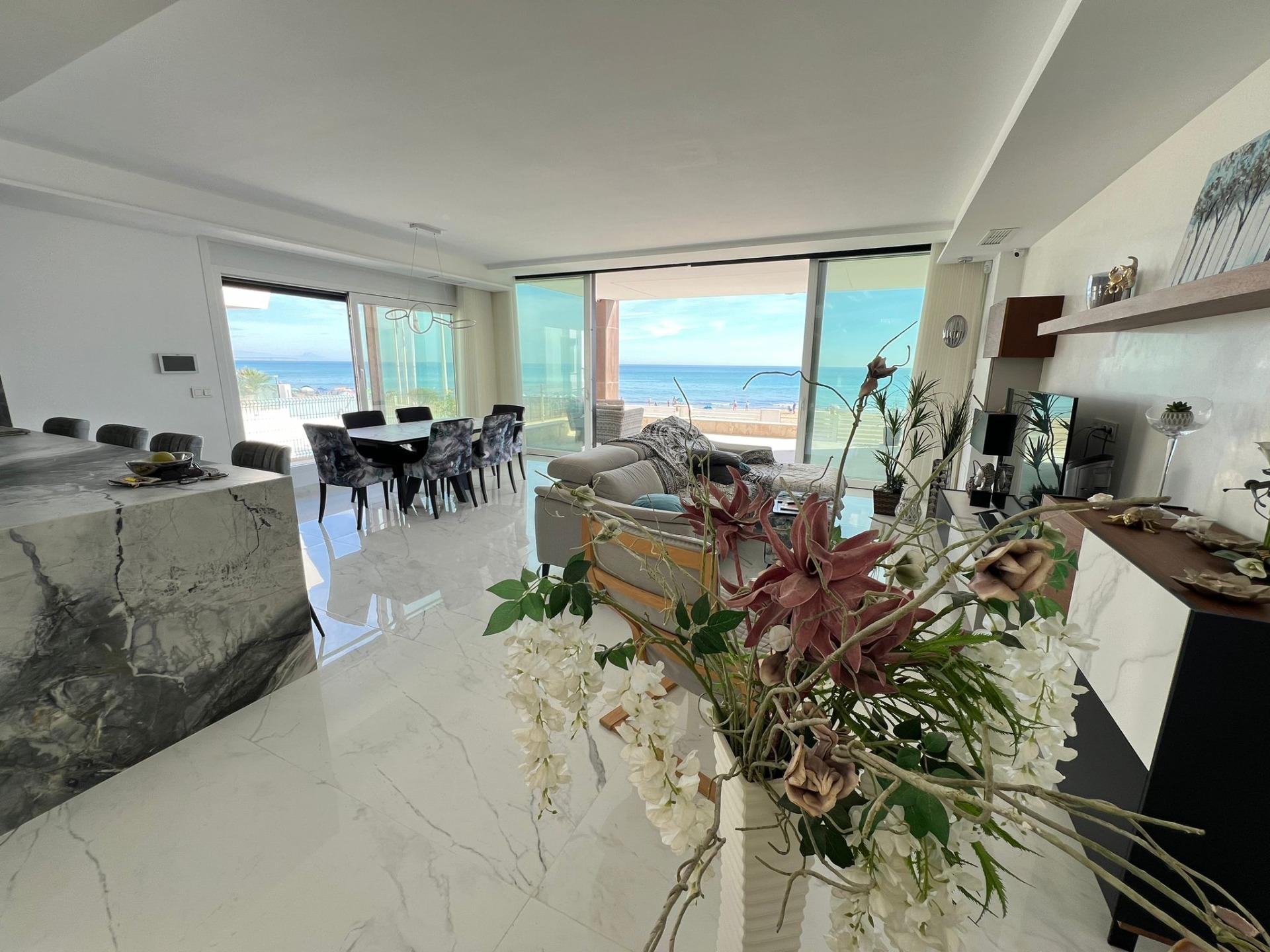 Living room in villa for sale in Torrevieja