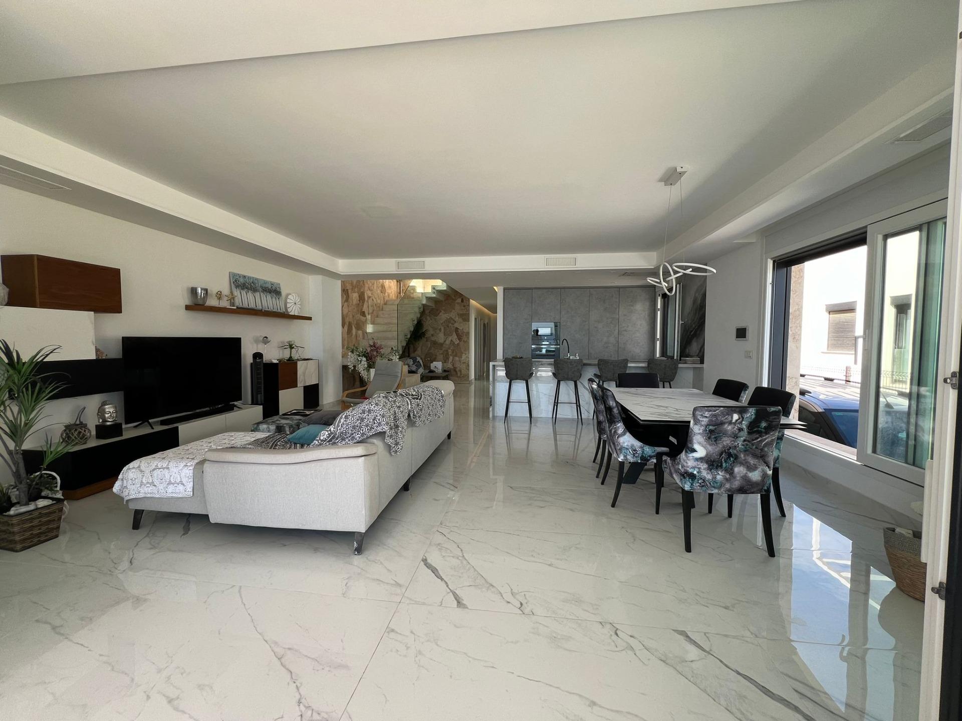 Bathroom in villa for sale in Torrevieja