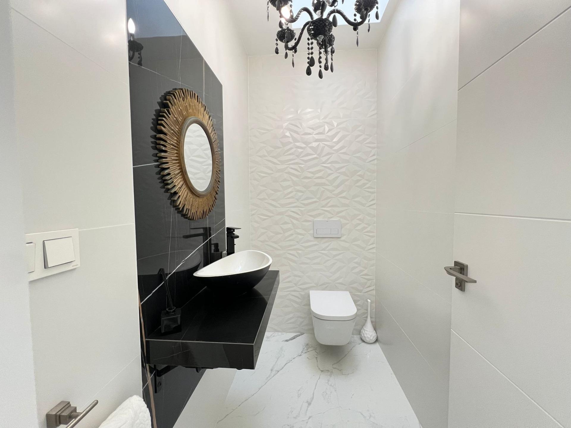 Bathroom in villa for sale in Torrevieja