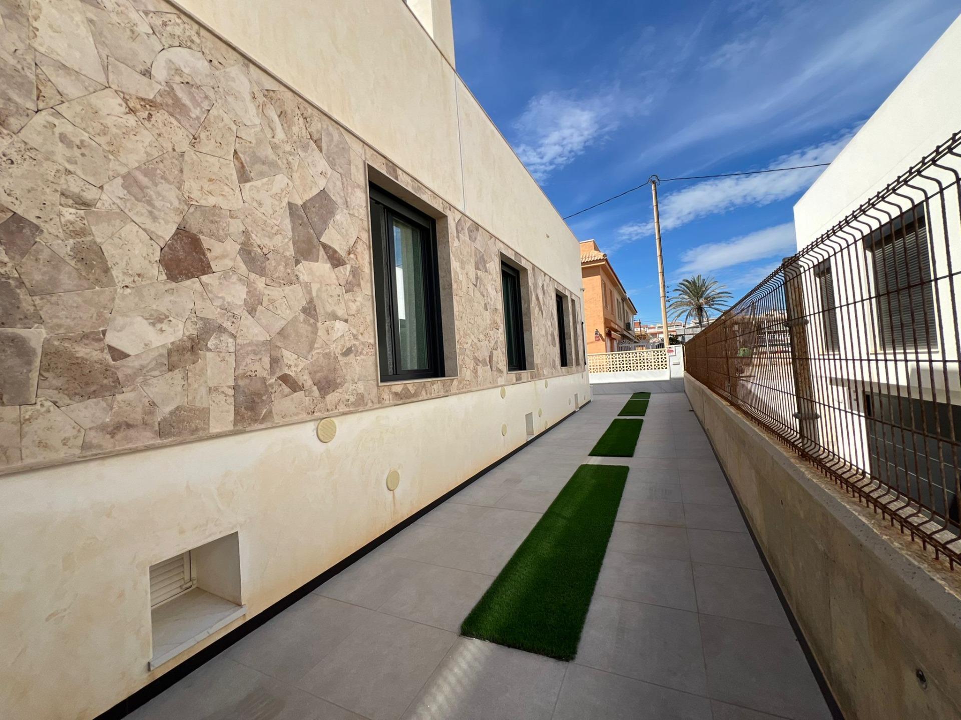 Garden in villa for sale in Torrevieja