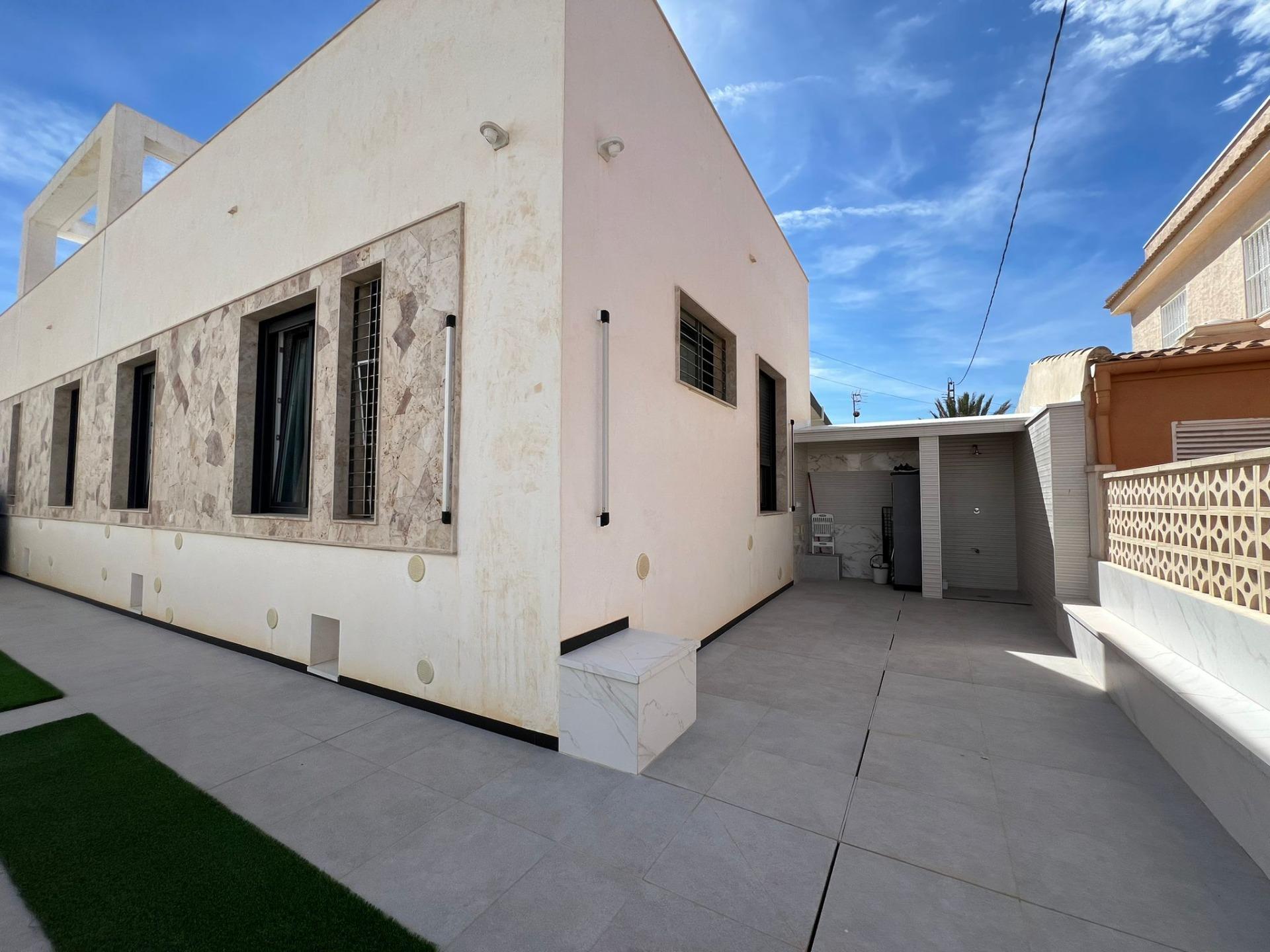 Kitchen in villa for sale in Torrevieja