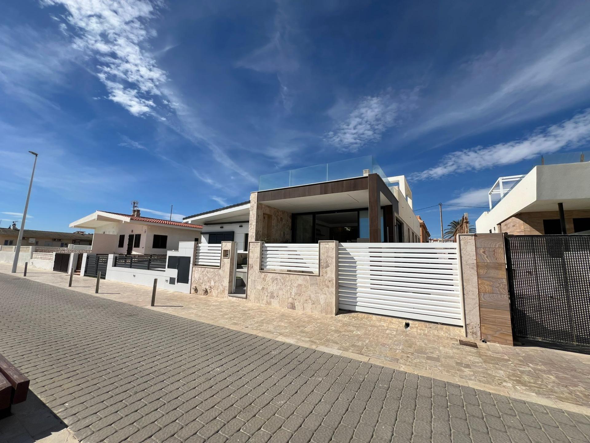 Bathroom in villa for sale in Torrevieja