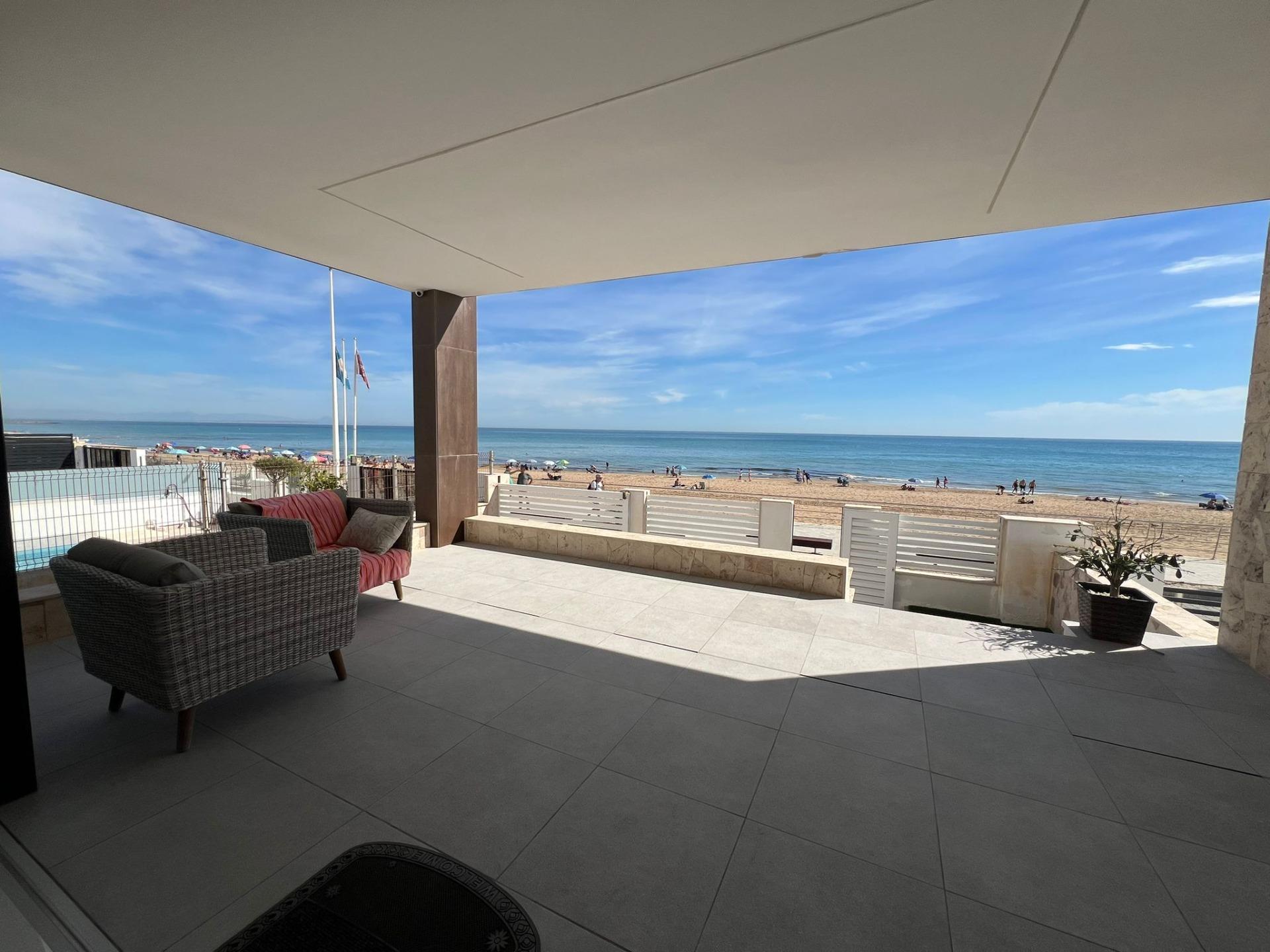 Terrace in villa for sale in Torrevieja