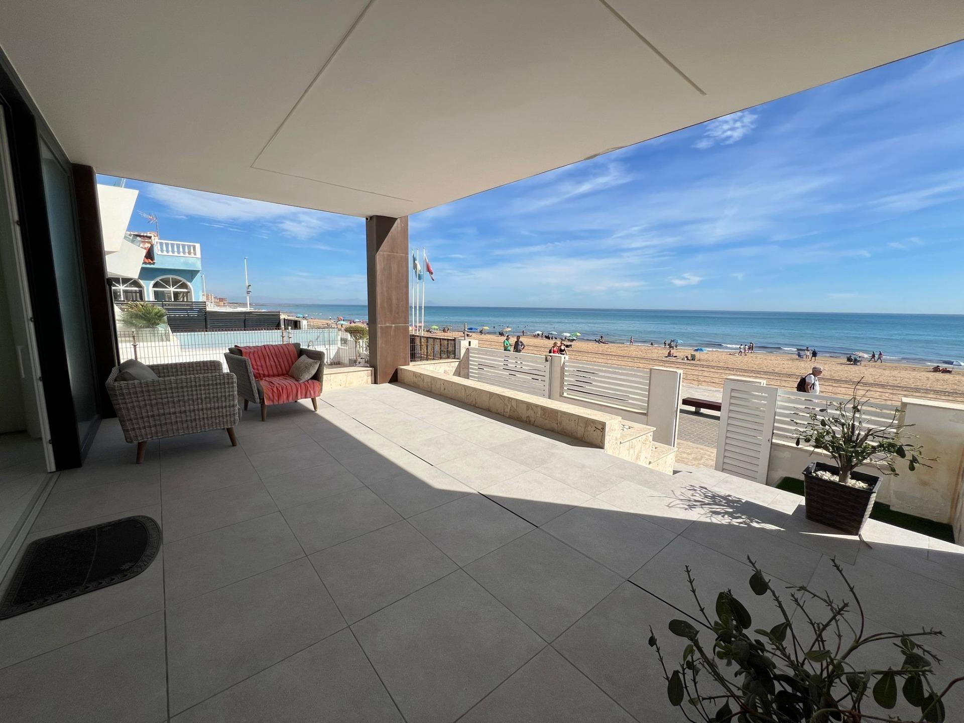 Pool area in villa for sale in Torrevieja