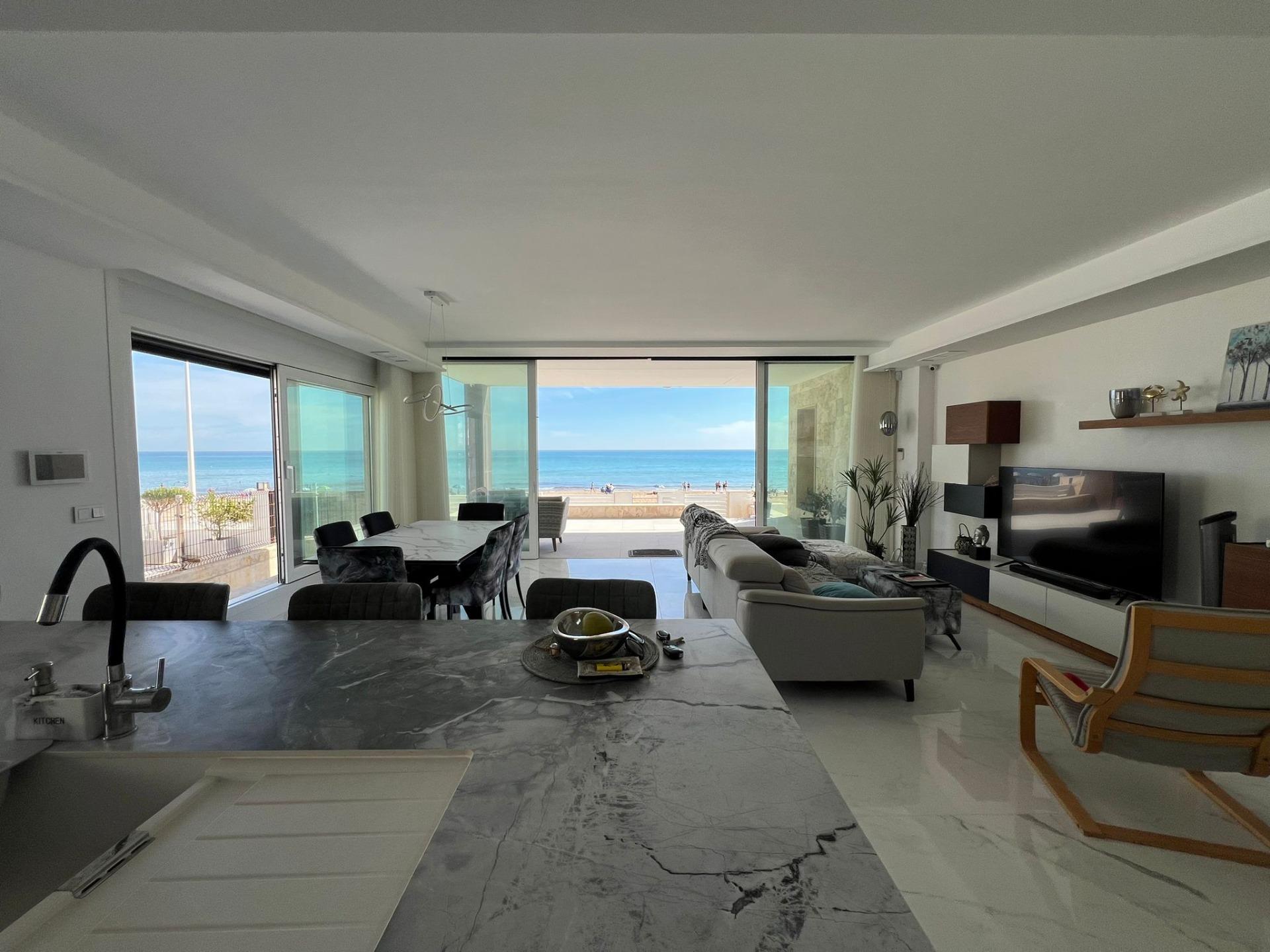 Dining area in villa for sale in Torrevieja