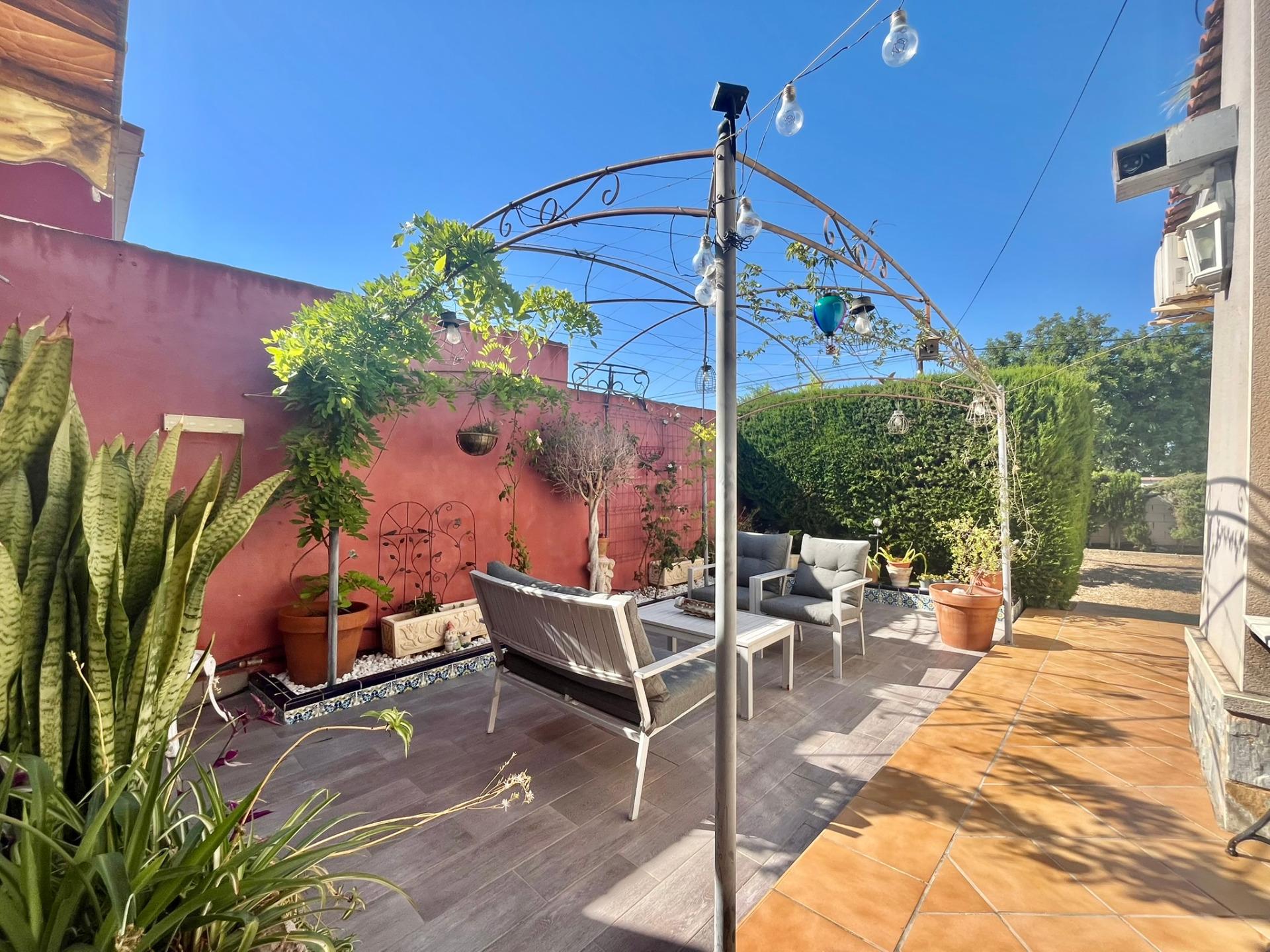 Terrace in villa for sale in Torrevieja