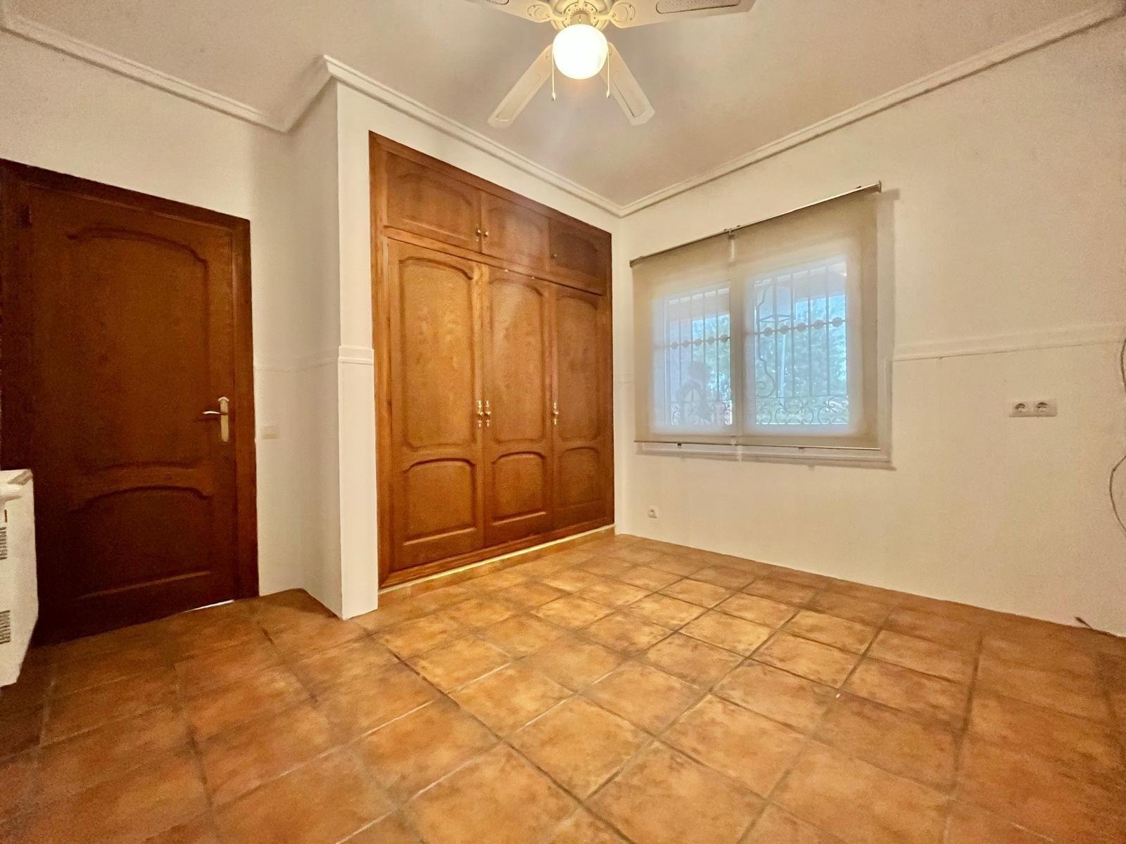 Bedroom in villa for sale in Torrevieja