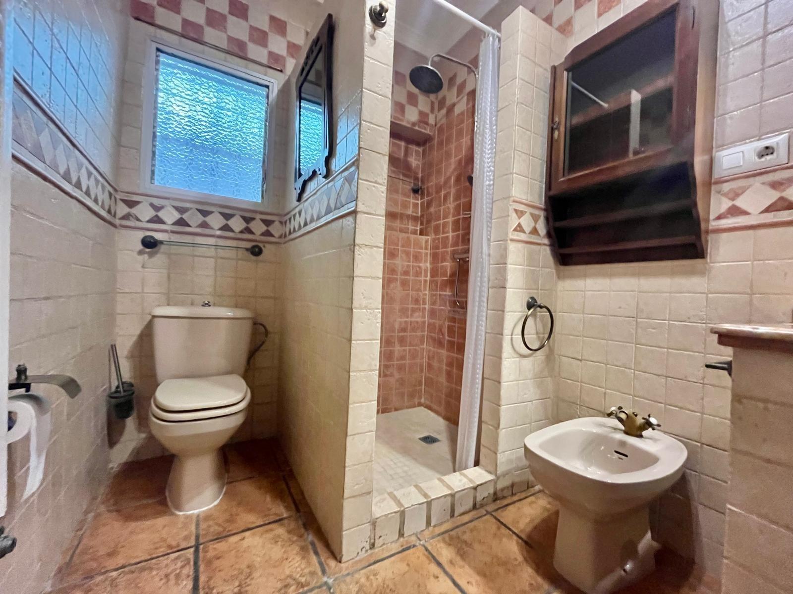 Bathroom in villa for sale in Torrevieja