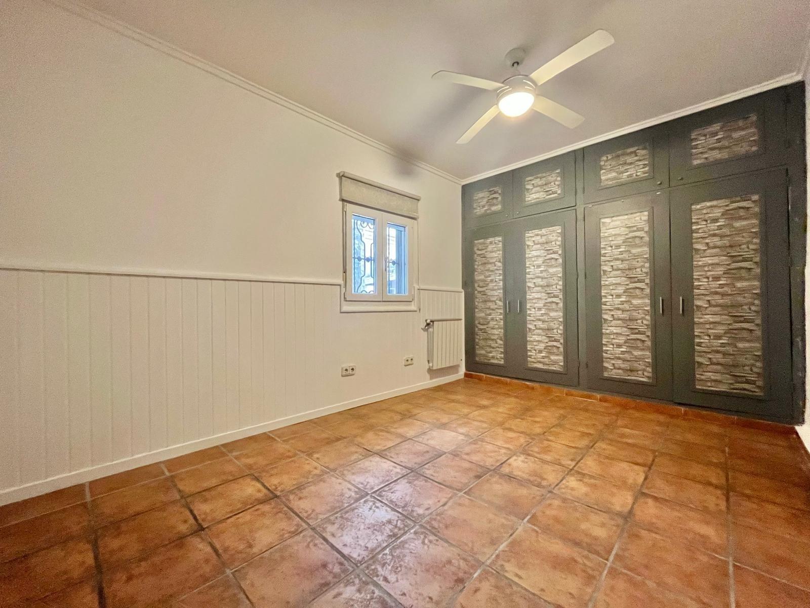 Bedroom in villa for sale in Torrevieja