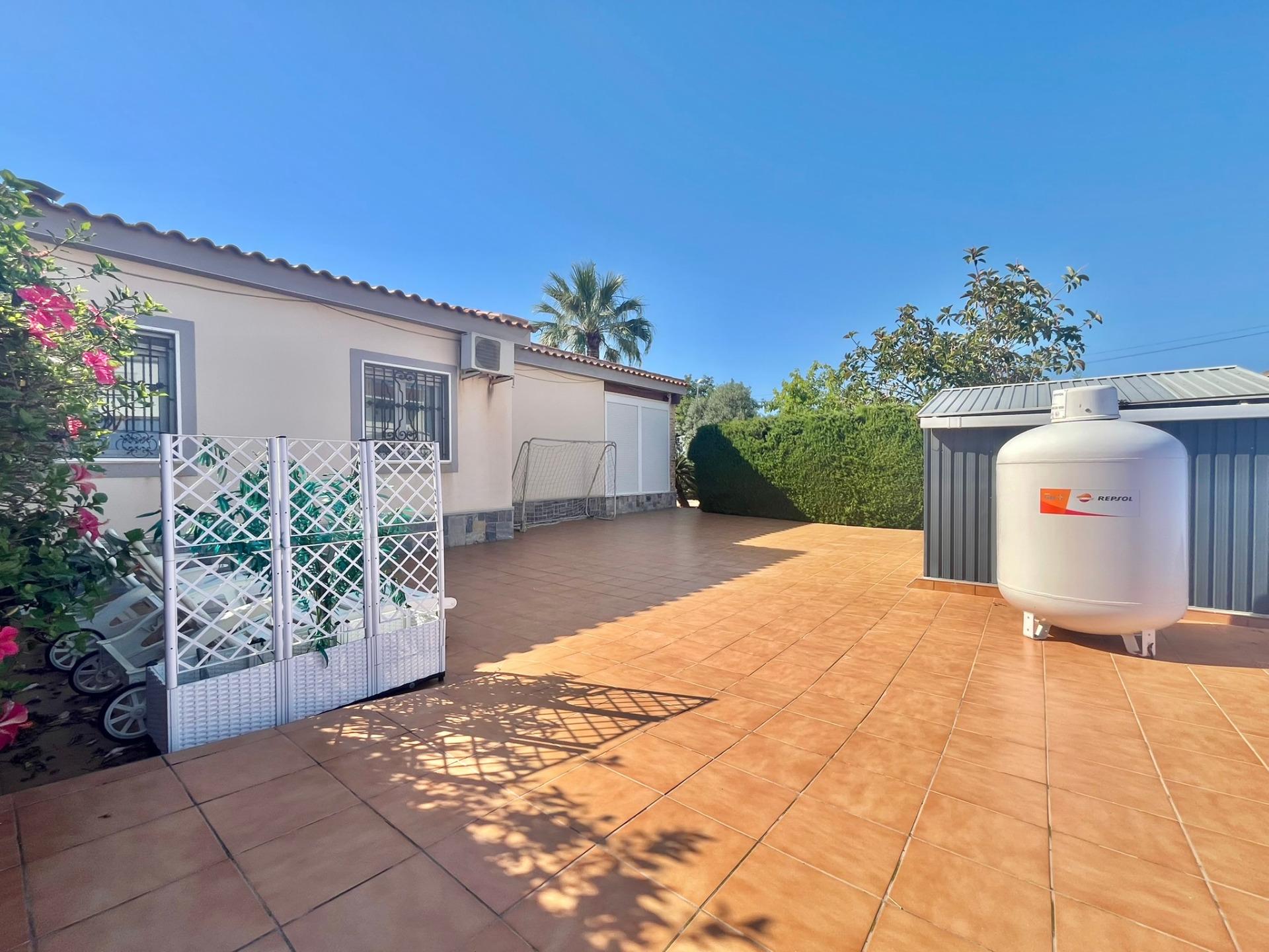 Bedroom in villa for sale in Torrevieja