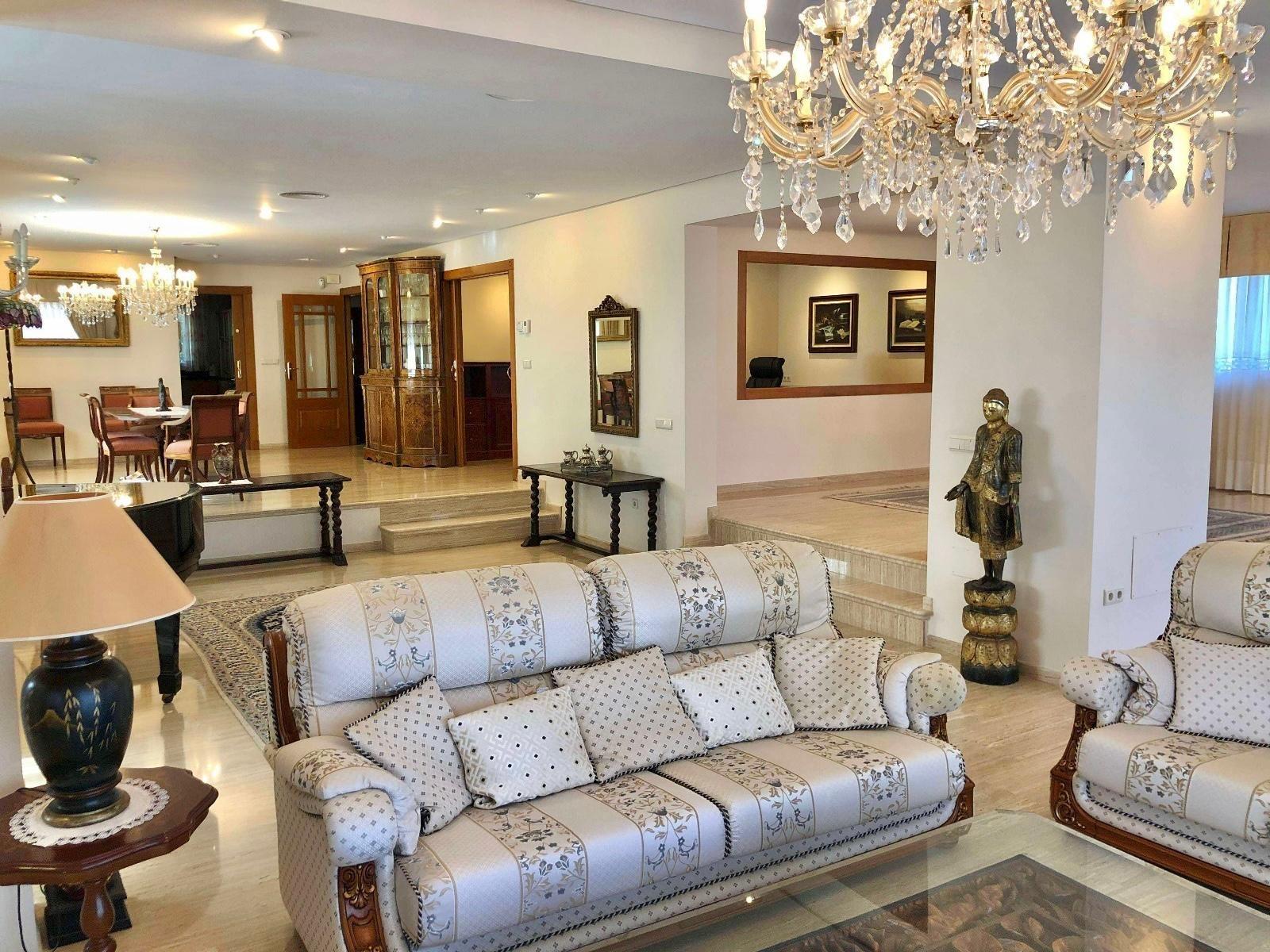 Pool area in villa for sale in El Palmar