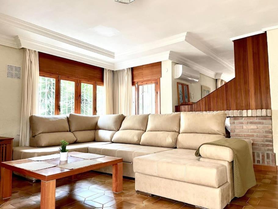 Garden in villa for sale in Orihuela Costa