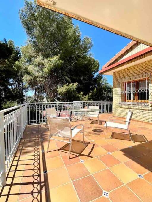 Bedroom in villa for sale in Orihuela Costa