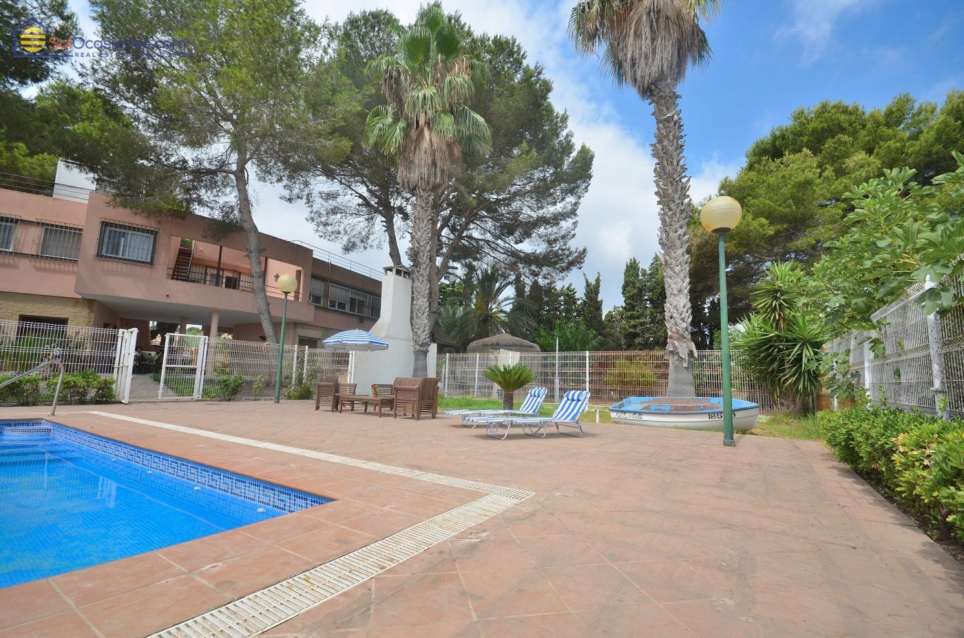 Master bedroom in villa for sale in Torrevieja