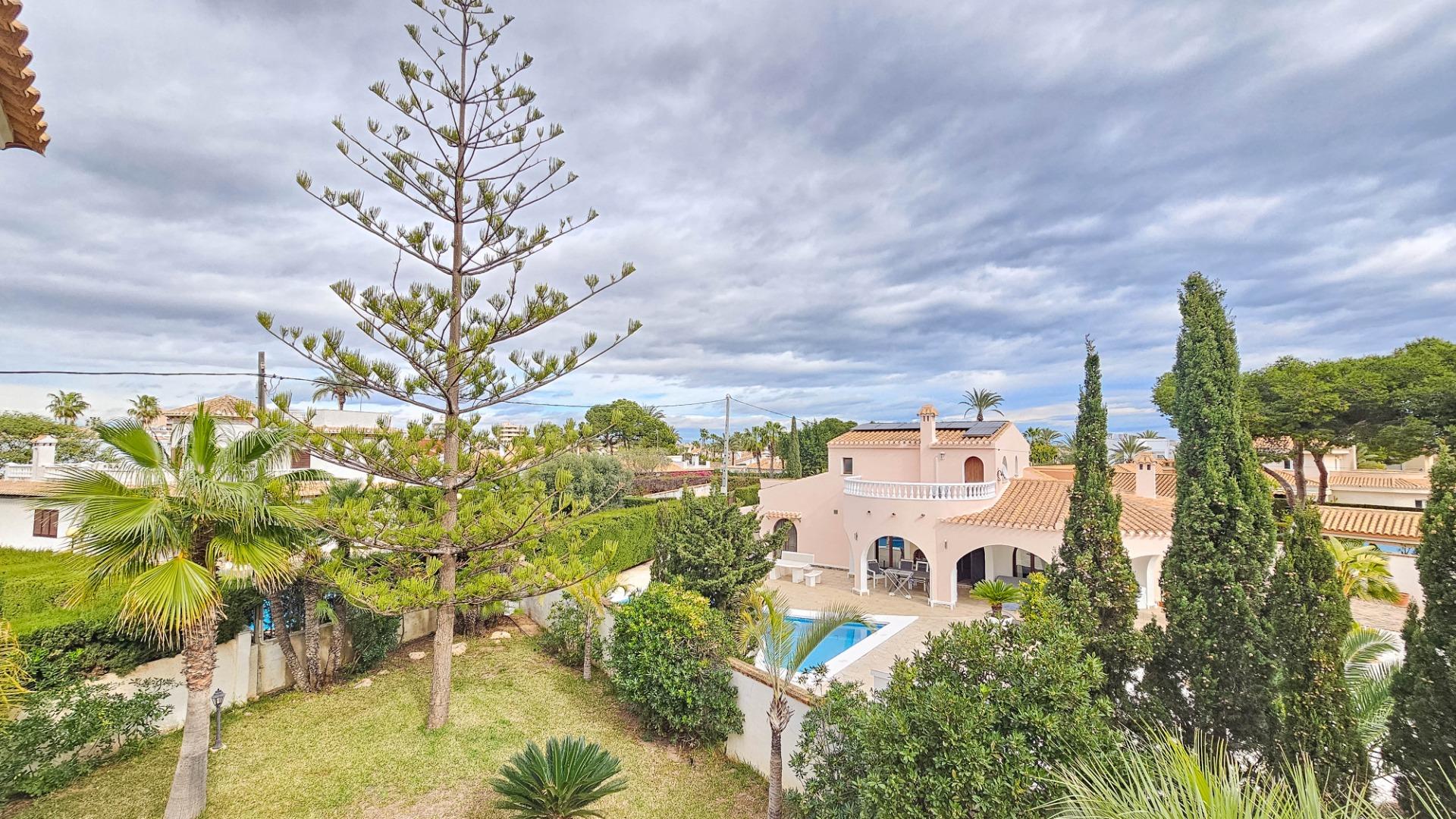 Exterior view in villa for sale in Cabo Roig