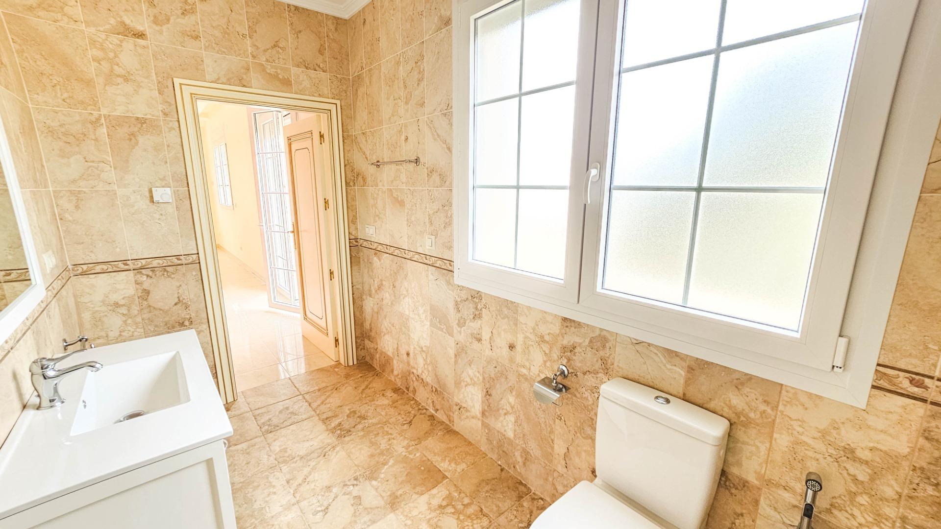 Bathroom in villa for sale in Cabo Roig