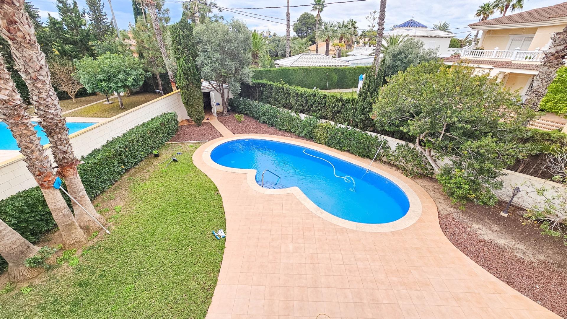 Kitchen in villa for sale in Cabo Roig