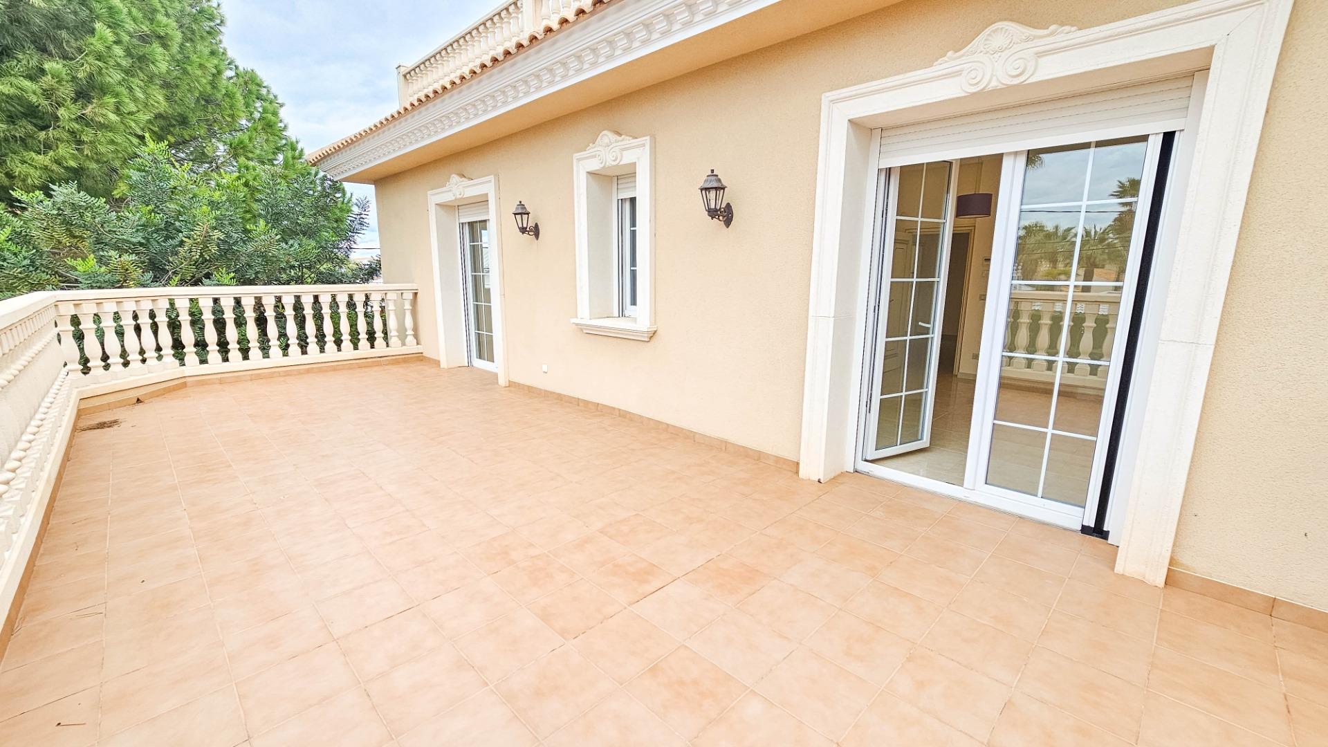 Master bedroom in villa for sale in Cabo Roig