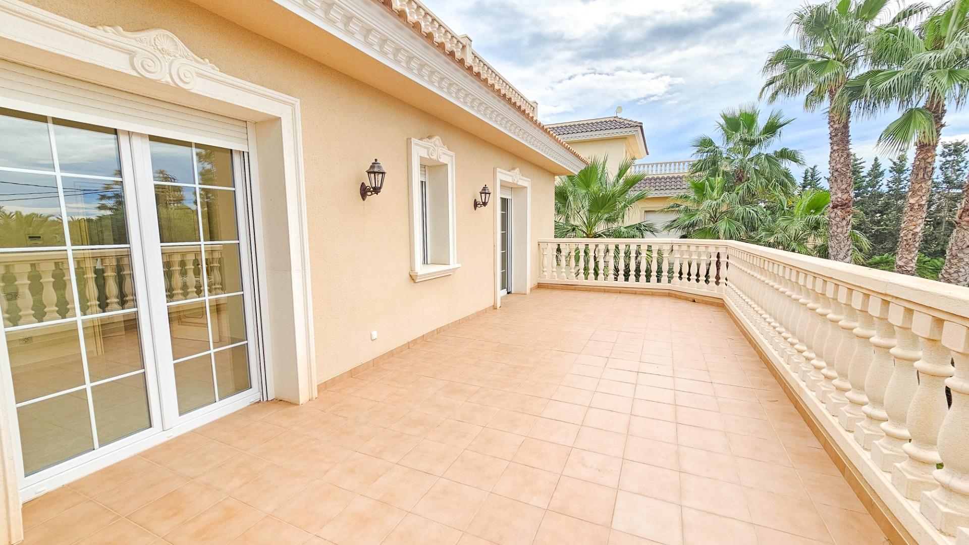 Bathroom in villa for sale in Cabo Roig