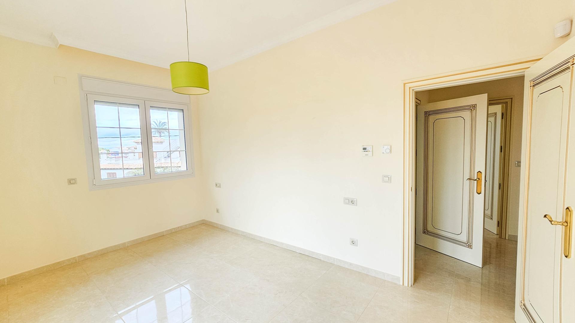 Garden in villa for sale in Cabo Roig