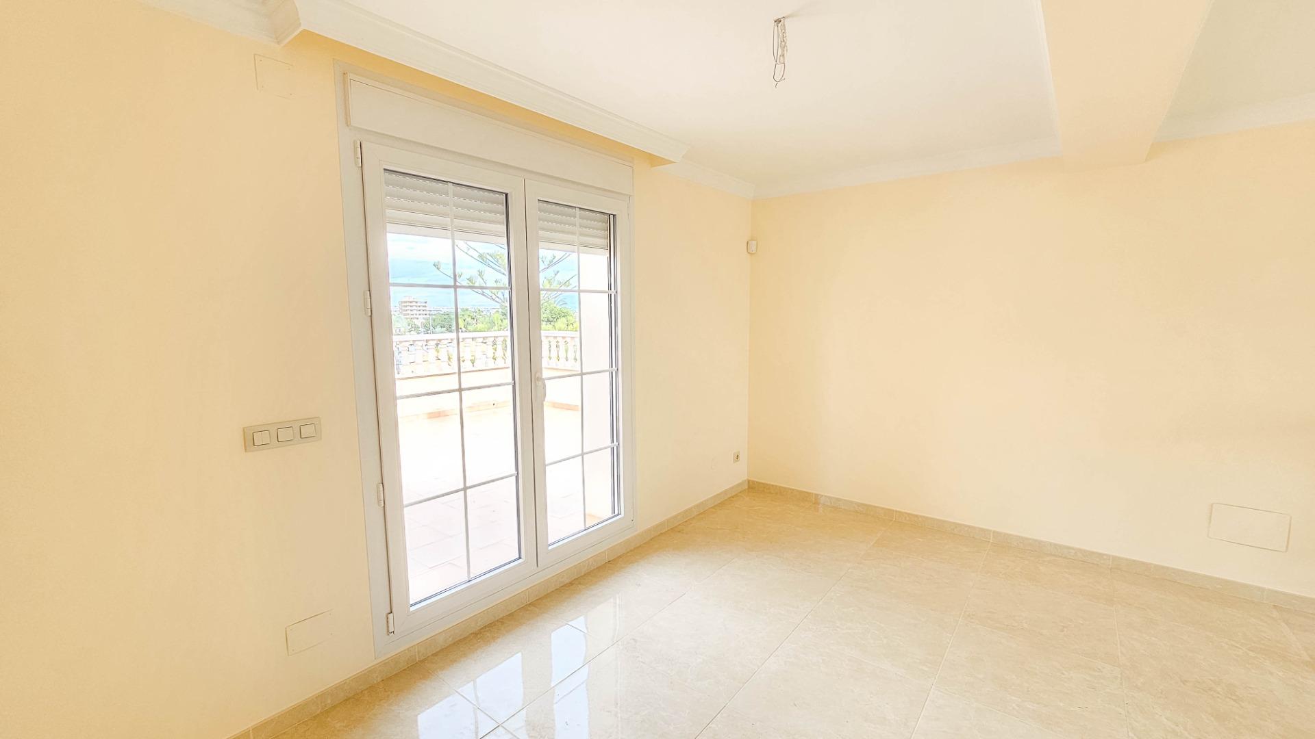 Kitchen in villa for sale in Cabo Roig