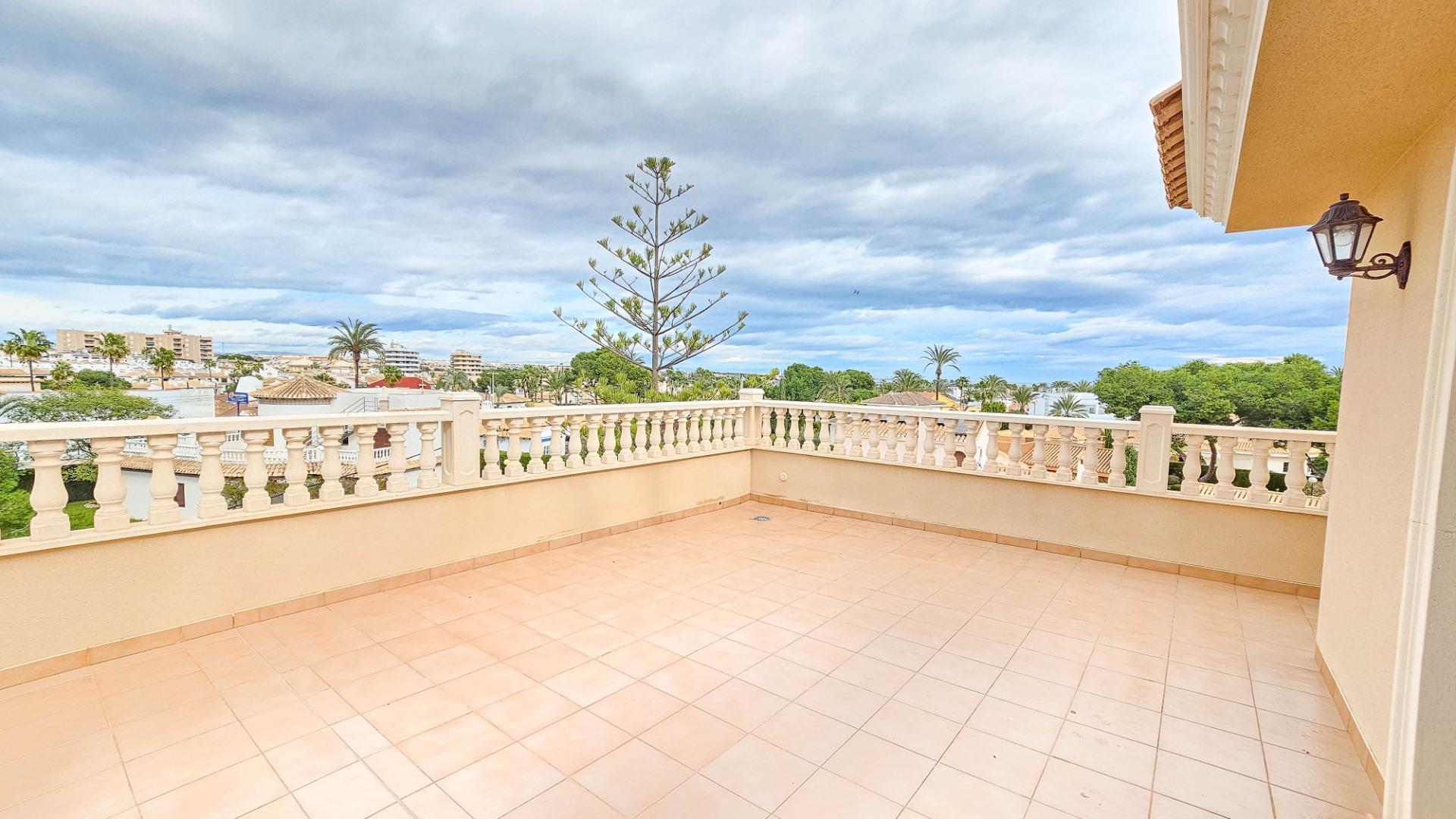Master bedroom in villa for sale in Cabo Roig