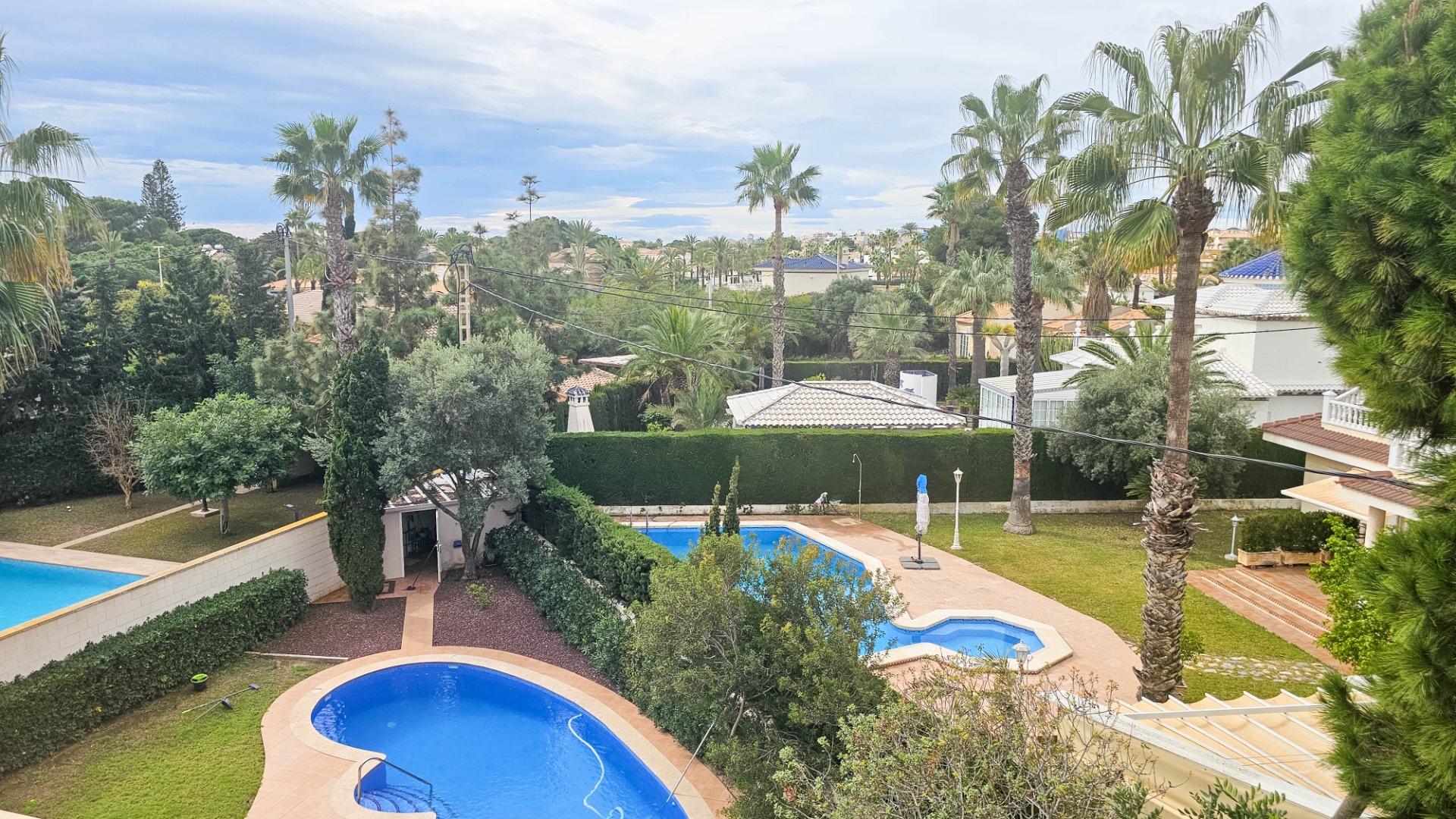 Dining area in villa for sale in Cabo Roig