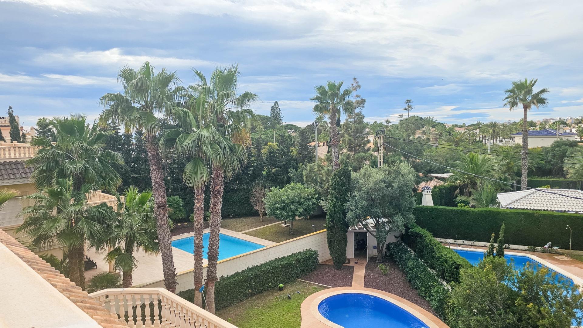 Bedroom in villa for sale in Cabo Roig