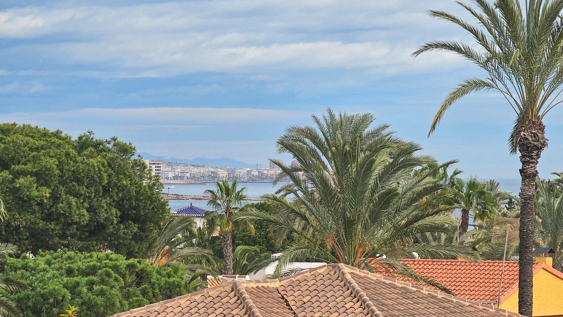 Kitchen in villa for sale in Cabo Roig