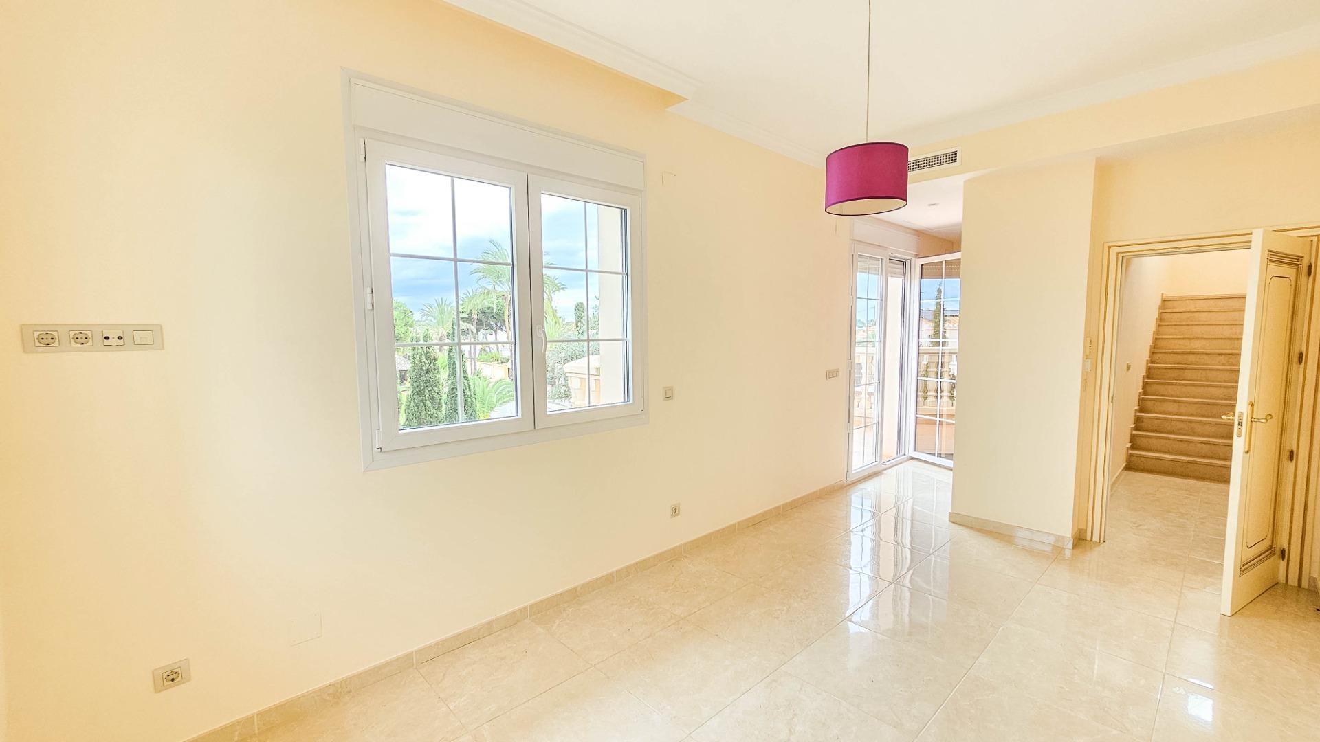 Garden in villa for sale in Cabo Roig