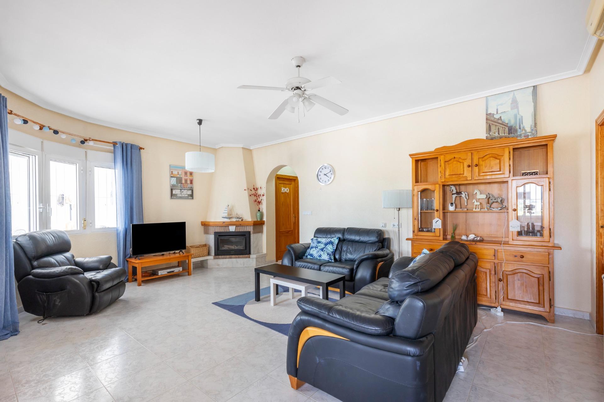 Living room in villa for sale in San Fulgencio