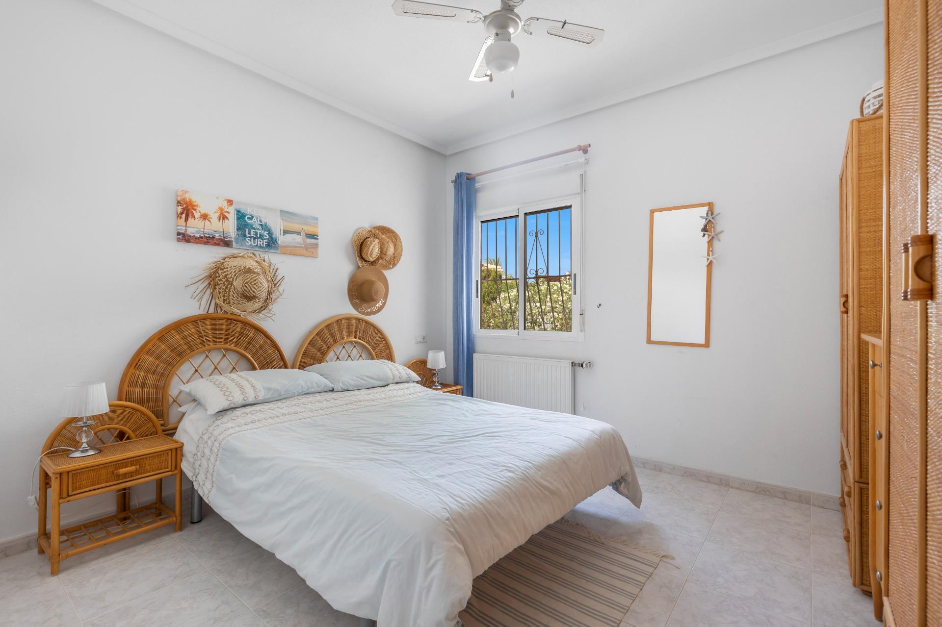 Terrace in villa for sale in San Fulgencio