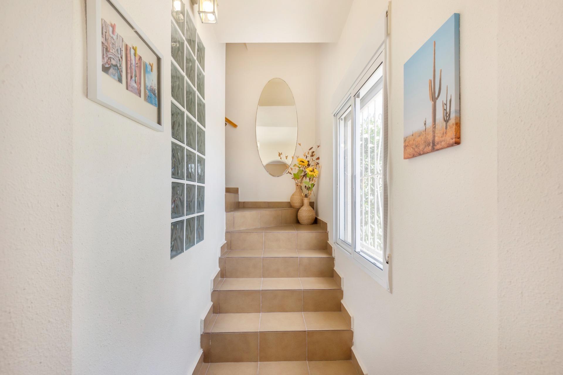 Terrace in villa for sale in San Fulgencio