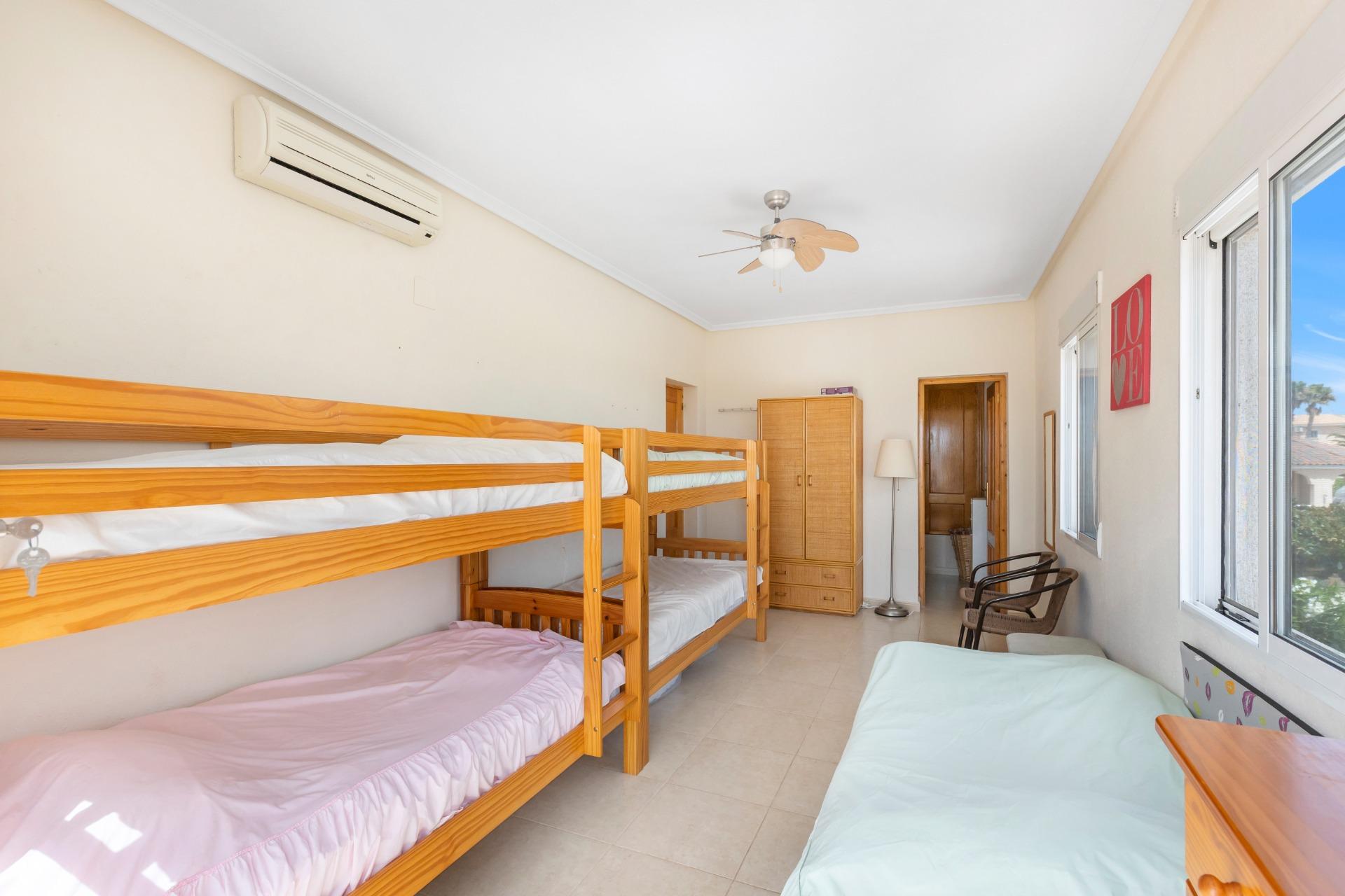 Garden in villa for sale in San Fulgencio