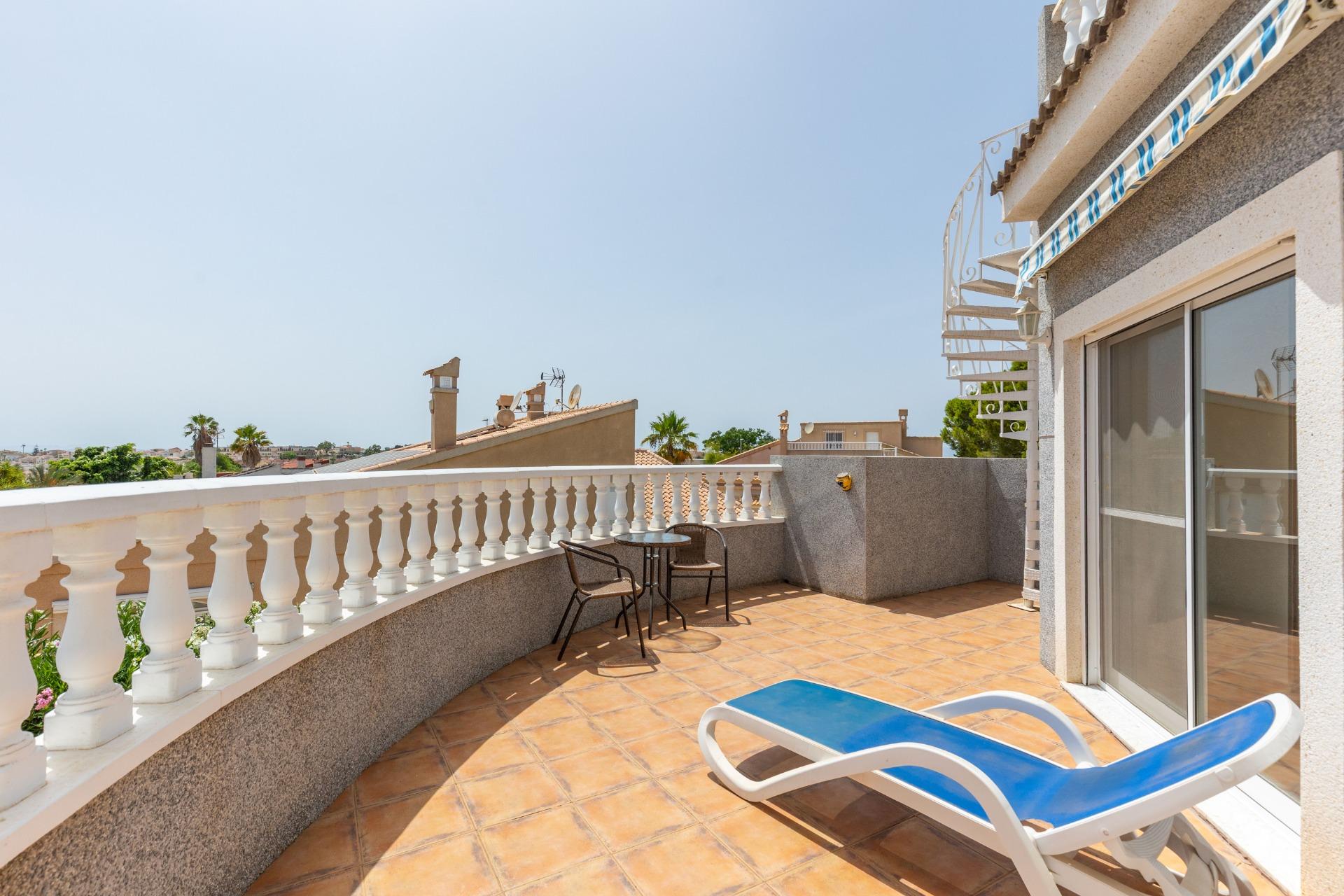 Master bedroom in villa for sale in San Fulgencio