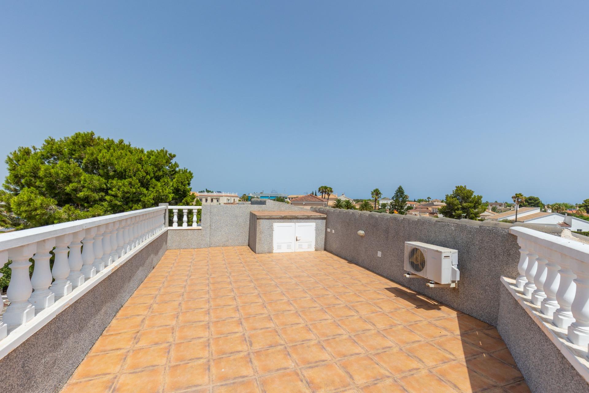 Bathroom in villa for sale in San Fulgencio