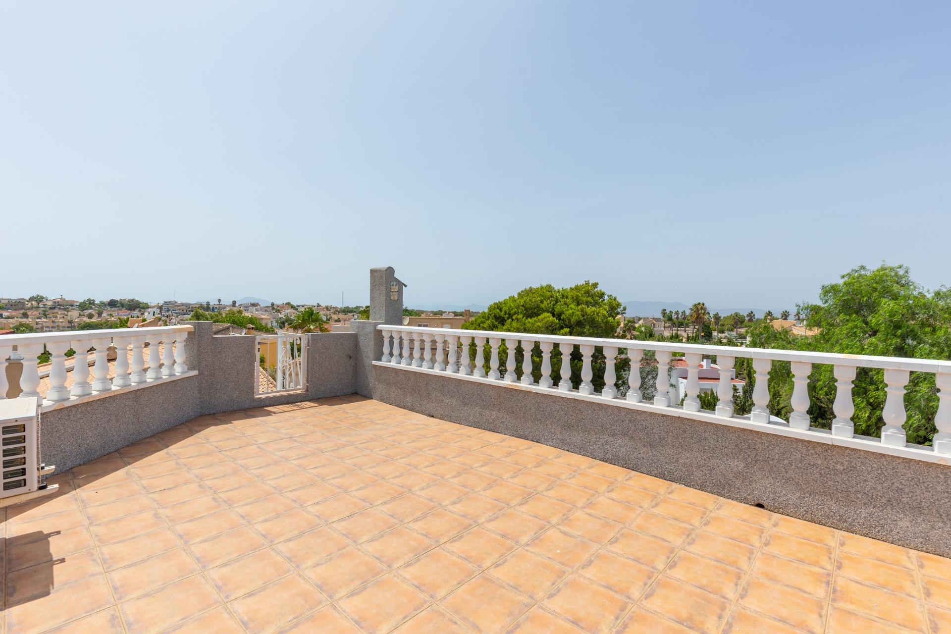 Terrace in villa for sale in San Fulgencio
