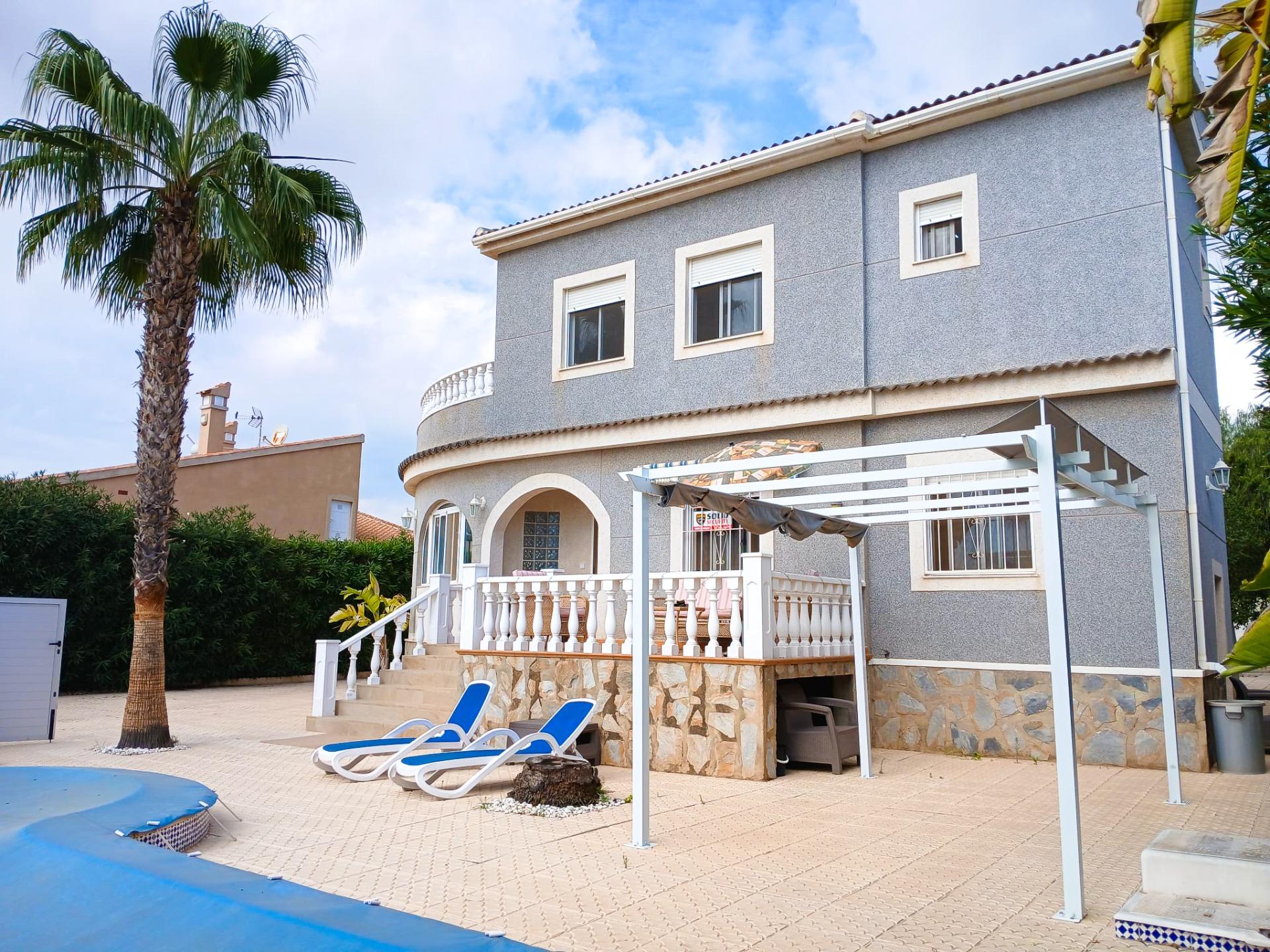Bedroom in villa for sale in San Fulgencio