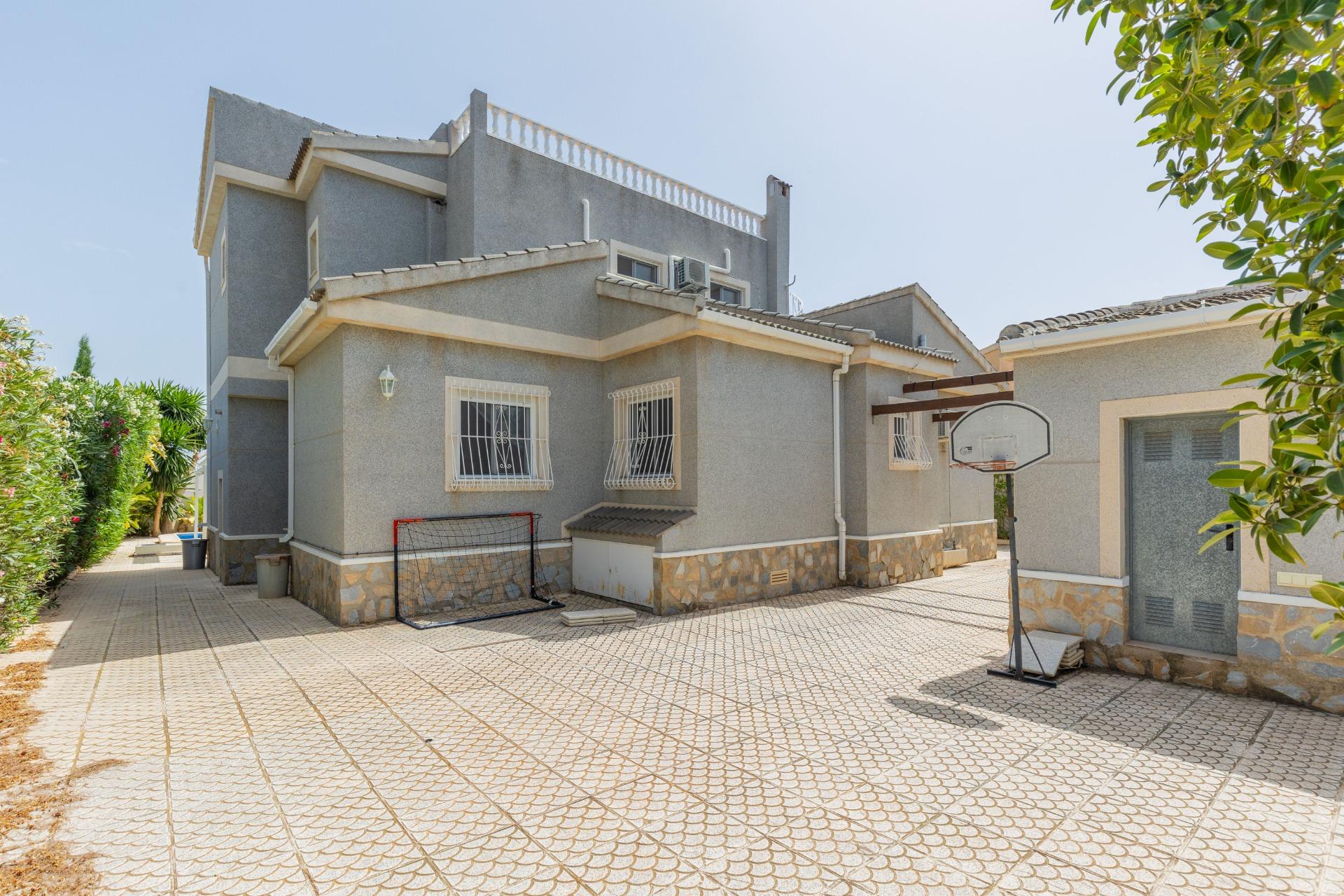 Bathroom in villa for sale in San Fulgencio