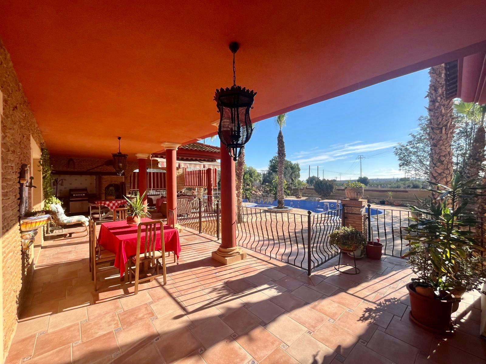 Bathroom in villa for sale in Rojales