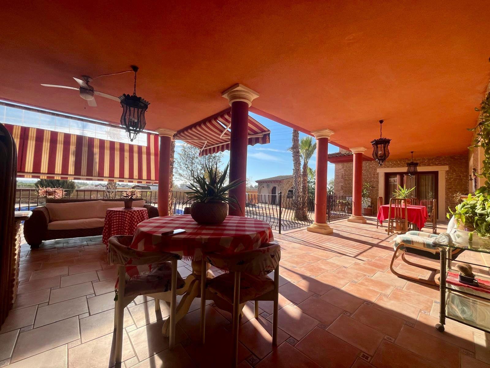 Garden in villa for sale in Rojales