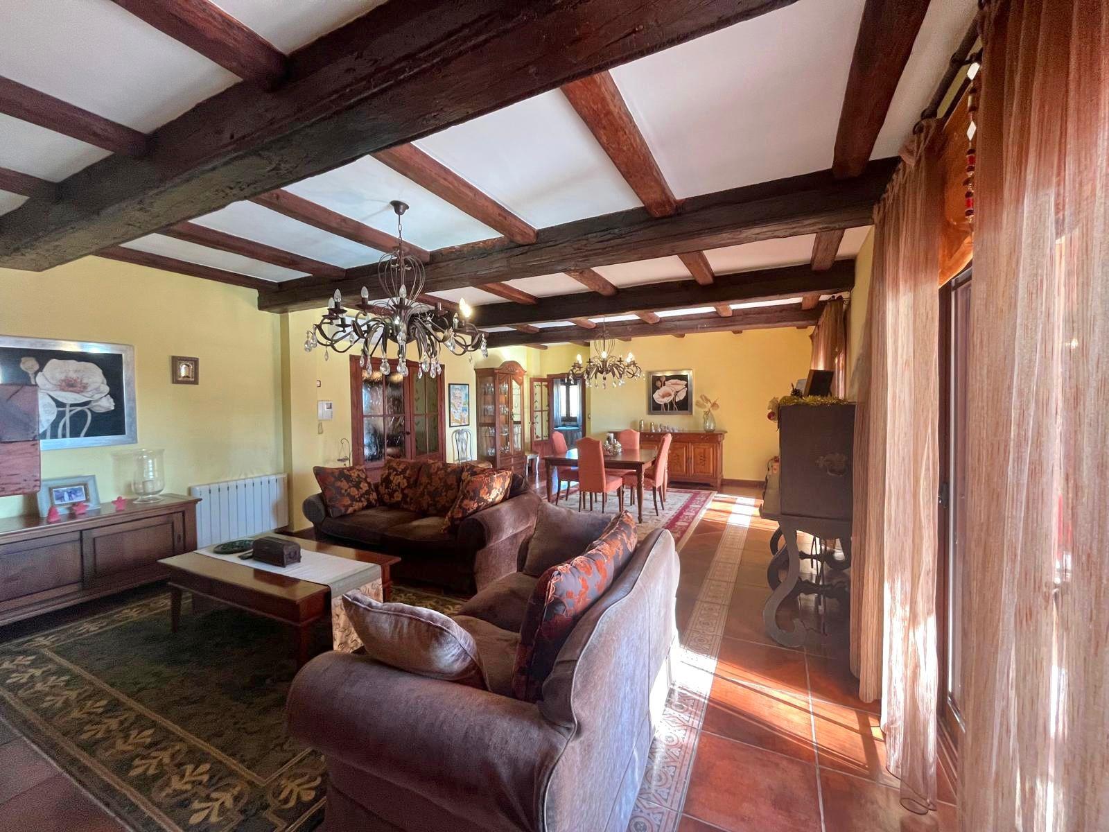Master bedroom in villa for sale in Rojales