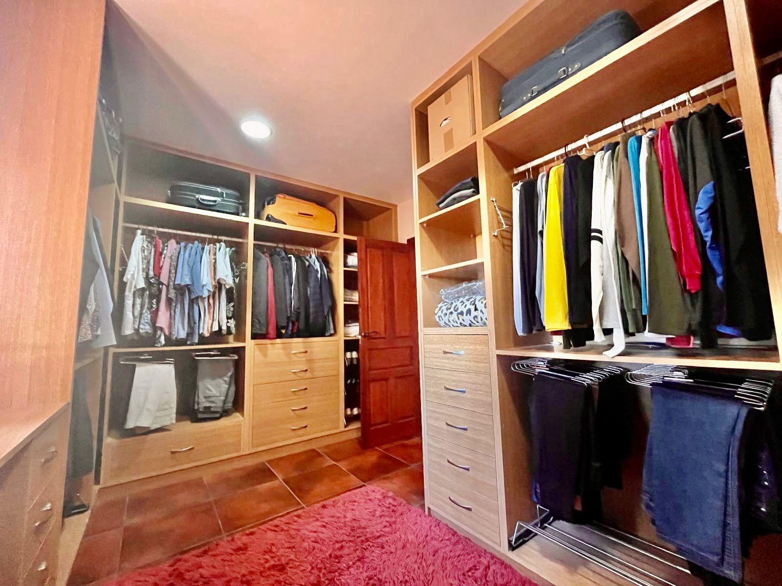 Master bedroom in villa for sale in Rojales